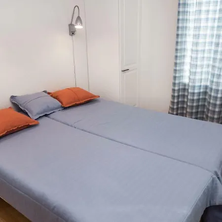 Nelikko B By Interhome Рука